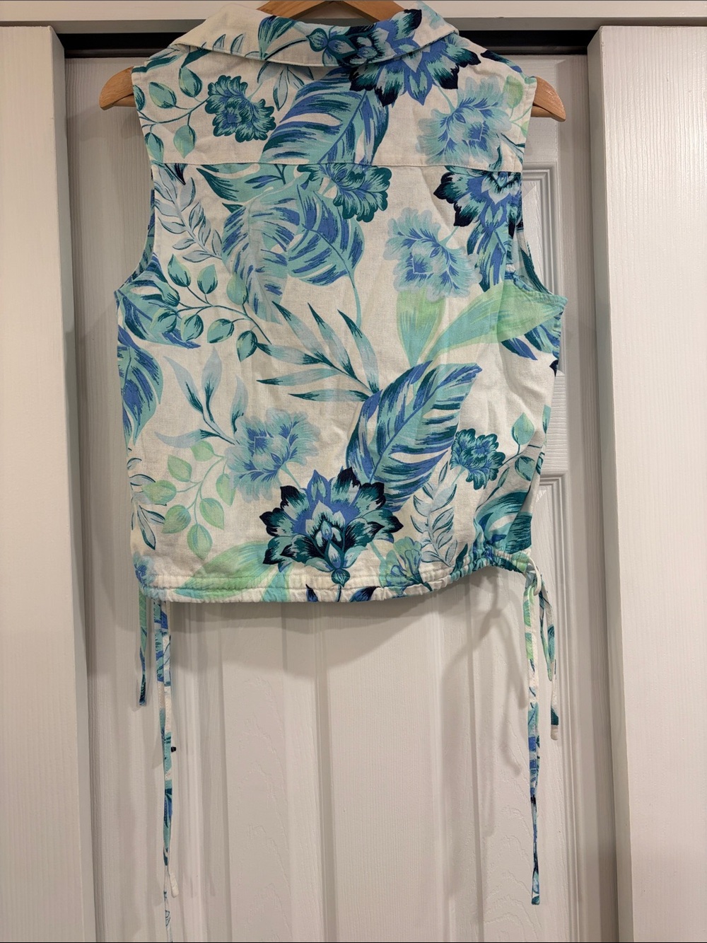 NVLT Bottom Tie Sleeveless Top - Picture 5 of 6
